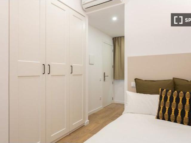 Habitación en piso compartido de 10 habitaciones en alquiler en Sants, gastos incluidos