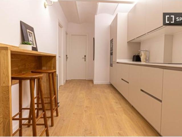 Habitación en piso compartido de 10 habitaciones en alquiler en Sants, gastos incluidos