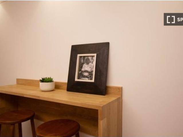 Habitación en piso compartido de 10 habitaciones en alquiler en Sants, gastos incluidos