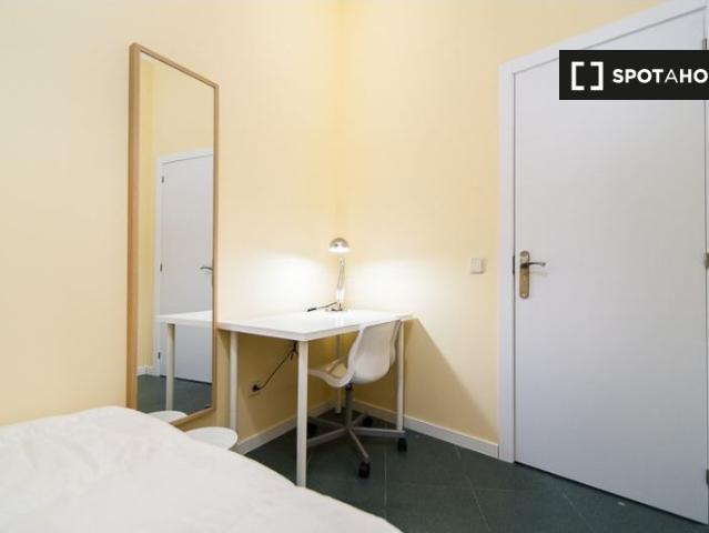 Habitación en piso compartido de 10 habitaciones, Trafalgar, Madrid