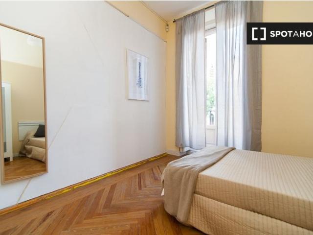 Habitación en piso compartido de 10 habitaciones, Trafalgar, Madrid