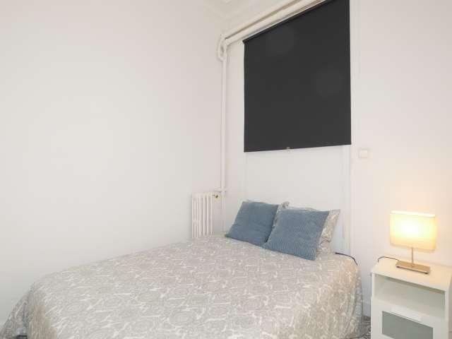 Habitación en piso compartido de 11 habitaciones en alquiler en Vila de Gràcia