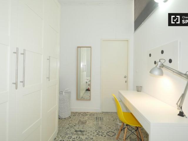 Habitación en piso compartido de 11 habitaciones en alquiler en Vila de Gràcia