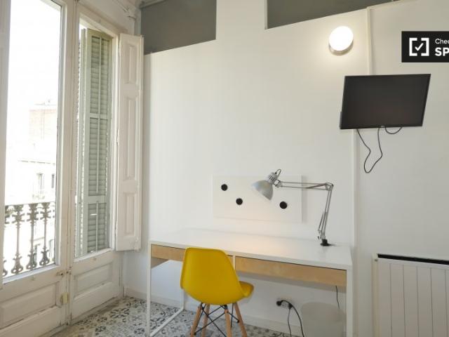 Habitación en piso compartido de 11 habitaciones en alquiler en Vila de Gràcia