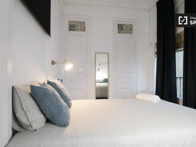 Habitación en piso compartido de 11 habitaciones en alquiler en Vila de Gràcia