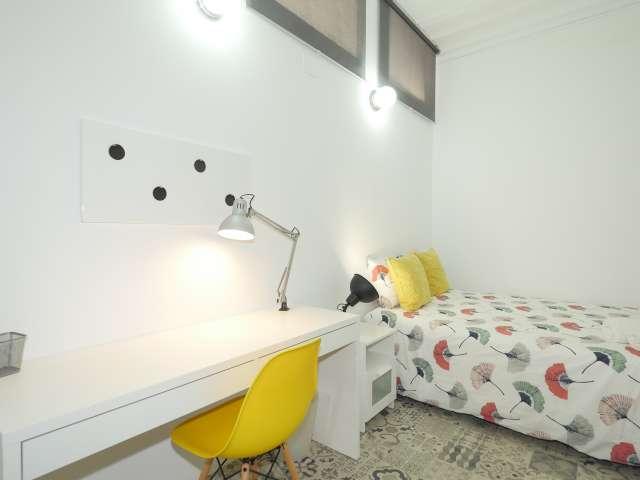 Habitación en piso compartido de 11 habitaciones en alquiler en Vila de Gràcia