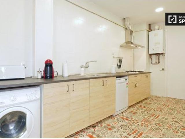 Habitación en piso compartido de 11 habitaciones en alquiler en Vila de Gràcia, perfecta para estudi