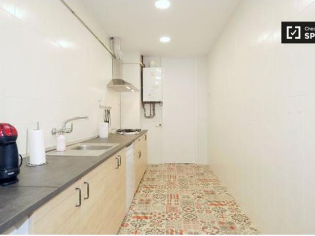 Habitación en piso compartido de 11 habitaciones en alquiler en Vila de Gràcia, perfecta para estudi