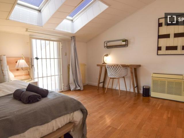Habitación en piso compartido de 11 habitaciones en Nueva España, Madrid