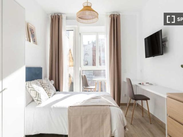 Habitación en piso compartido de 12 habitaciones en Almenara, Madrid