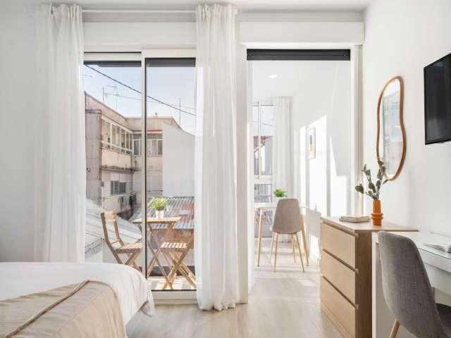 Habitación en piso compartido de 12 habitaciones en Almenara, Madrid