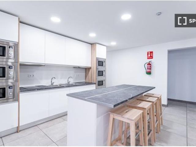 Habitación en piso compartido de 18 habitaciones en alquiler en Sol, Madrid