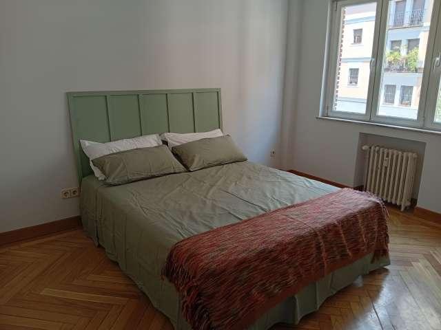 Habitación en piso compartido en alquiler en Cortes, Madrid