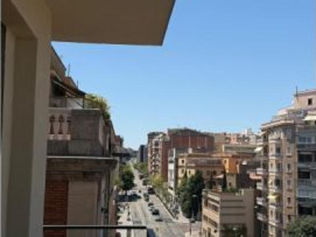 Habitación en piso compartido de 1 dormitorio en alquiler en Collblanc, gastos incluidos