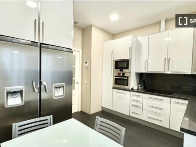 Habitación en piso compartido de 1 dormitorio en alquiler en Castellana