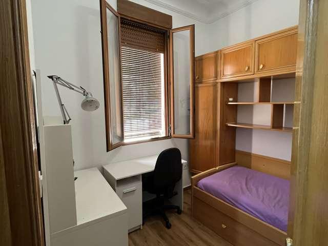 Habitación en piso compartido de 1 dormitorio en alquiler en Benicalap
