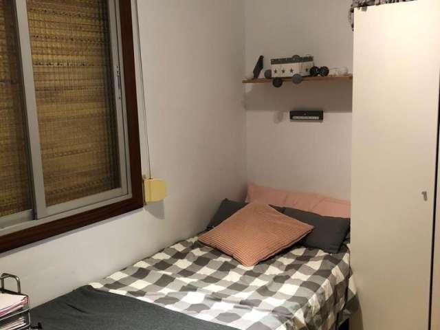 Habitación en piso compartido de 1 dormitorio en alquiler en La Maternitat i Sant Ramon