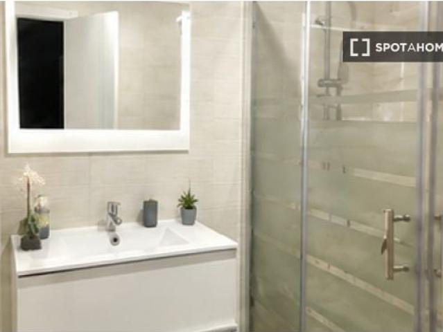 Habitación en piso compartido de 1 dormitorio en alquiler en Mont Olivet