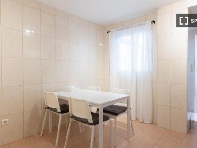 Habitación en piso compartido de 1 dormitorio en alquiler en Malilla
