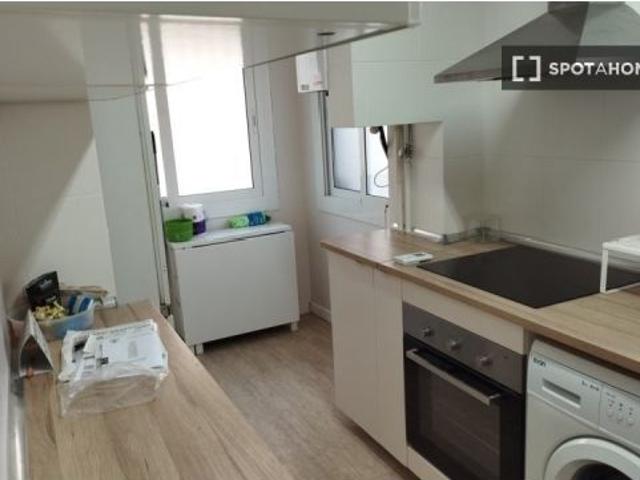 Habitación en piso compartido de 1 dormitorio en alquiler en Navas