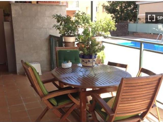 Habitación en piso compartido de 1 dormitorio en alquiler en Sant Cugat Del Vallès, todos los gastos