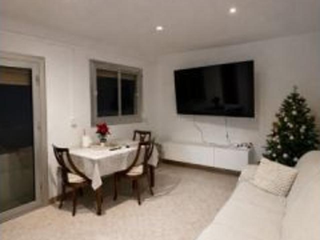 Habitación en piso compartido de 1 dormitorio en alquiler en Santa Coloma de Gramenet, ideal para mu