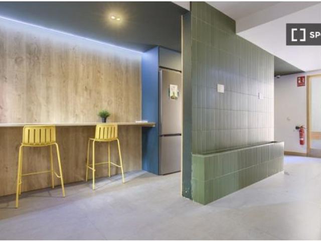 Habitación en piso compartido de 1 dormitorio en alquiler en Puerta del Ángel, todos los gastos incl