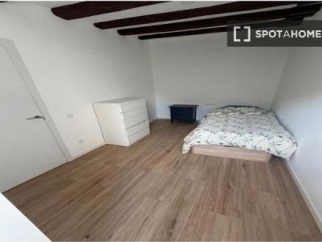 Habitación en piso compartido de 1 dormitorio en alquiler en Vila de Gràcia, gastos incluidos, ideal