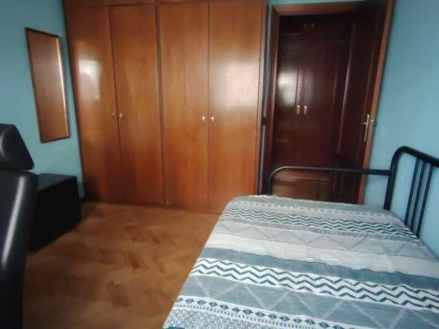 Habitación en un piso compartido de 1 dormitorio en alquiler en Numancia
