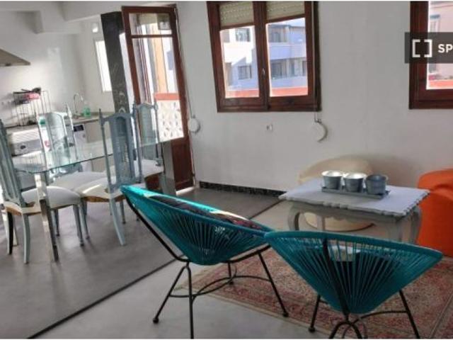 Habitación en piso compartido de 2 dormitorios en alquiler en Cabanyal Canyamelar, solo para profesi