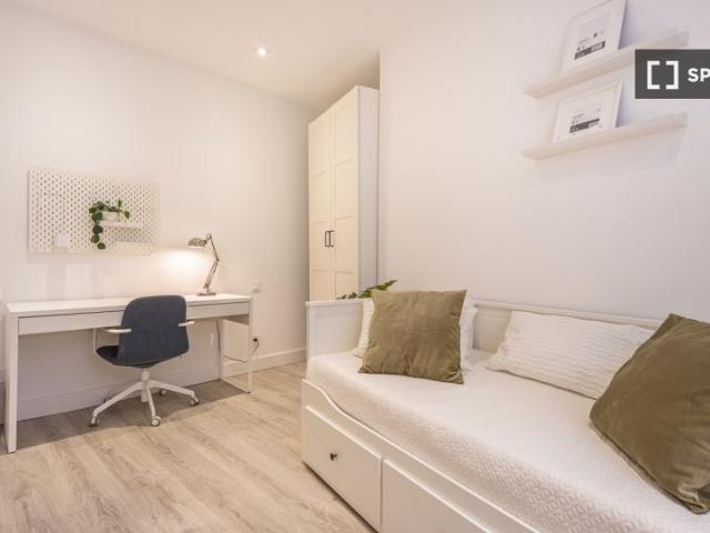 Habitación en piso compartido de 2 habitaciones, Embajadores