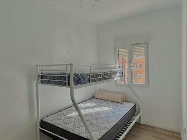 Habitación en piso compartido de 2 habitaciones en alquiler en Benicalap