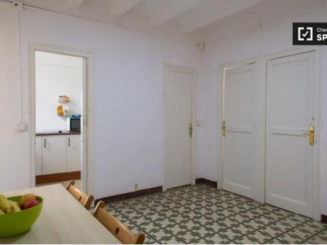 Habitación en piso compartido de 2 habitaciones en alquiler en El Raval, solo para profesionales y e