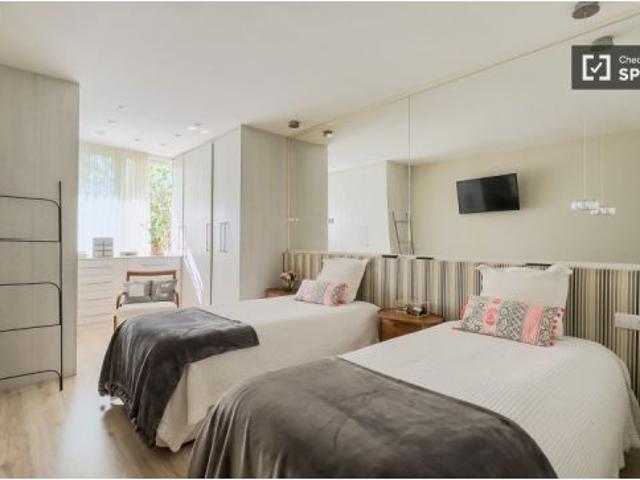 Habitación en piso compartido de 2 habitaciones en alquiler en Pedralbes, gastos incluidos