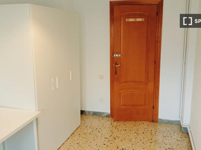Habitación en piso compartido de 2 habitaciones en alquiler en Sants