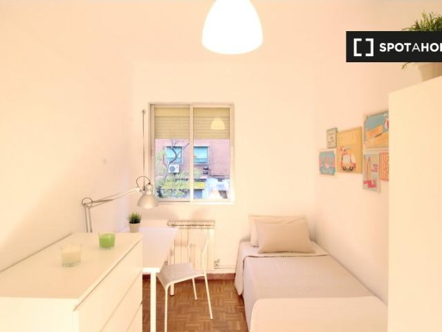 Habitación en piso compartido de 3 camas, Abrantes, Madrid