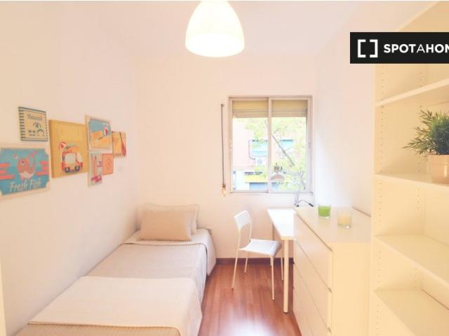 Habitación en piso compartido de 3 camas, Abrantes, Madrid