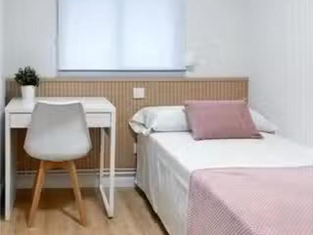 Habitación en piso compartido de 3 habitaciones en Valverde