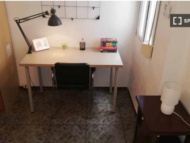 Habitación en piso compartido de 3 habitaciones en Aiora, Valencia. Profesionales y estudiantes bien