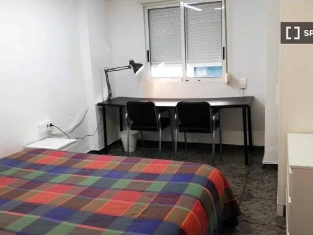 Habitación en piso compartido de 3 habitaciones en Aiora, Valencia. Profesionales y estudiantes bien