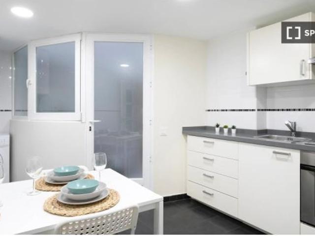 Habitación en piso compartido de 3 habitaciones en Alicante, solo para profesionales o estudiantes