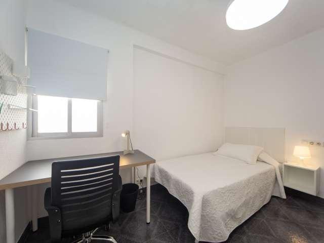 Habitación en piso compartido de 3 habitaciones en alquiler en Zaidín Vergeles