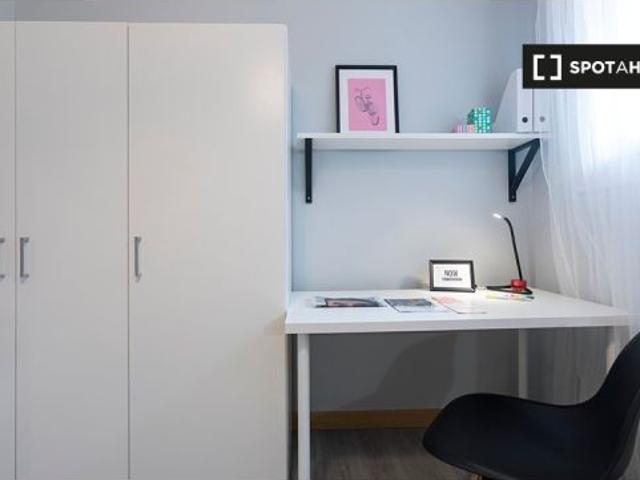 Habitación en piso compartido de 3 habitaciones en alquiler en Zurbarán, Bilbao