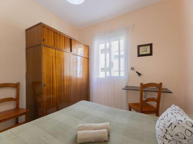 Habitación en piso compartido de 3 habitaciones en alquiler en Benicalap