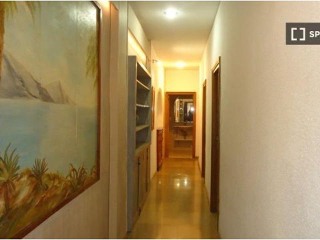 Habitación en piso compartido de 3 habitaciones en alquiler en Centro