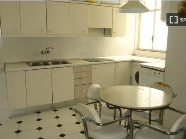 Habitación en piso compartido de 3 habitaciones en alquiler en Centro