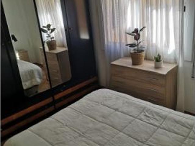 Habitación en piso compartido de 3 habitaciones en alquiler en Cornellà de Llobregat