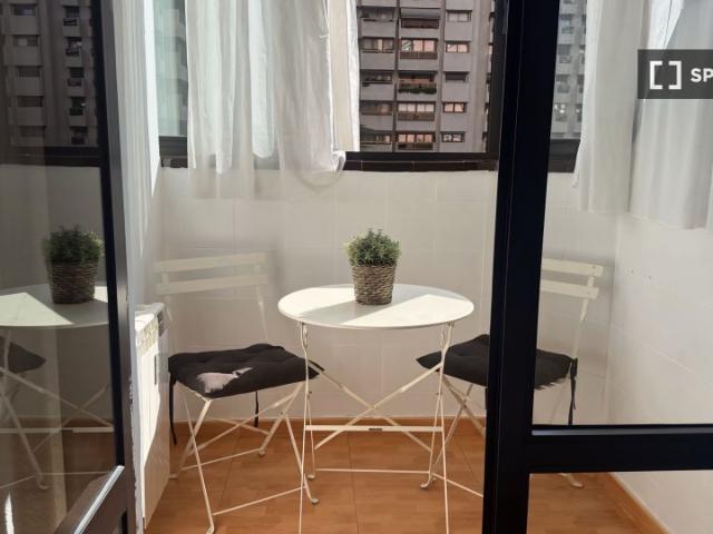 Habitación en piso compartido de 3 habitaciones en alquiler en La Paz, Madrid