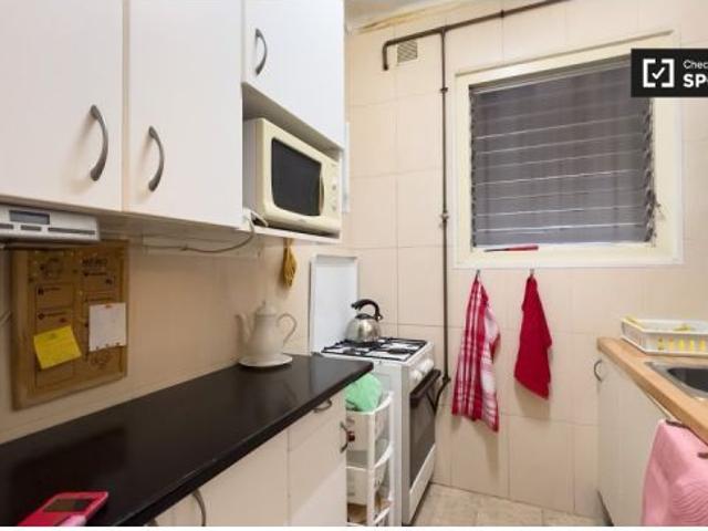 Habitación en piso compartido de 3 habitaciones en alquiler en La Sagrada Familia, gastos incluidos