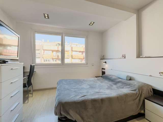 Habitación en piso compartido de 3 habitaciones en alquiler en La Sagrera
